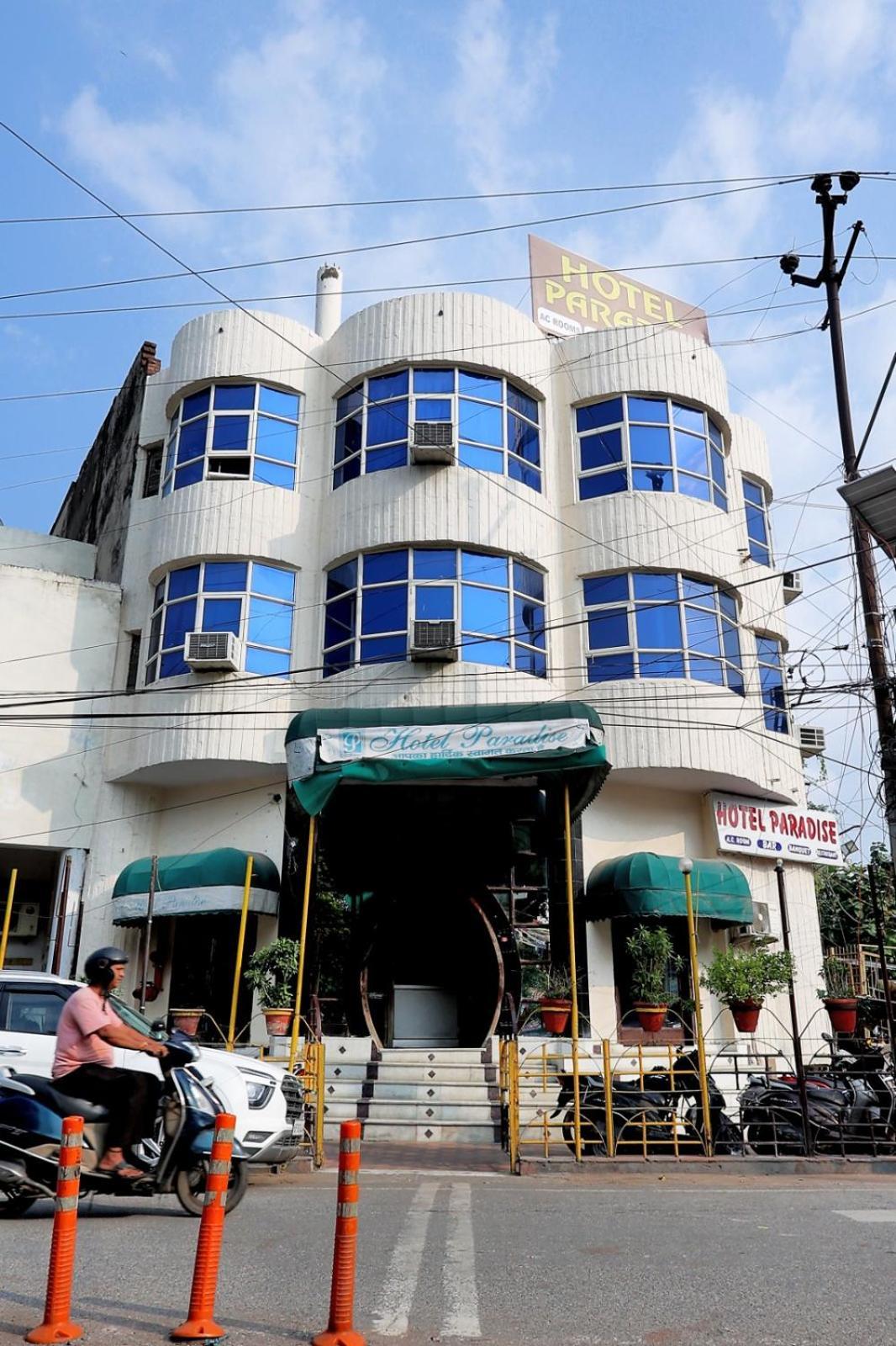 Hotel Paradise Kanpur Dış mekan fotoğraf
